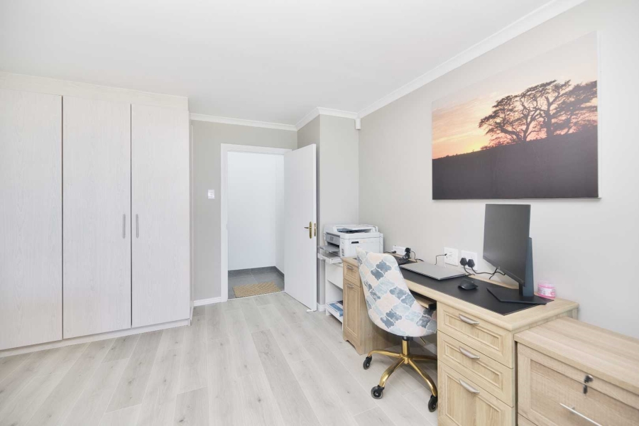 5 Bedroom Property for Sale in Kleinbaai Western Cape